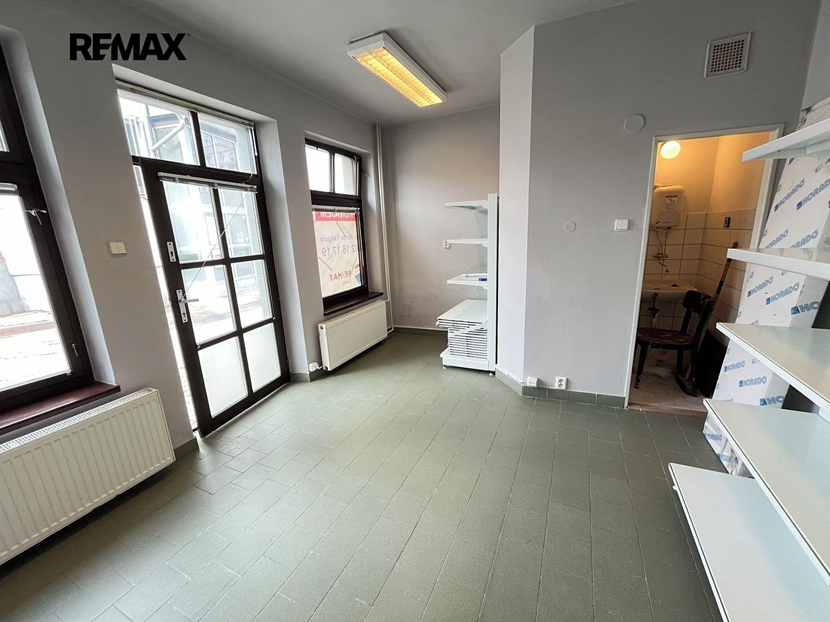 Pronájem obchodního prostoru 18 m² – fotografie 2
