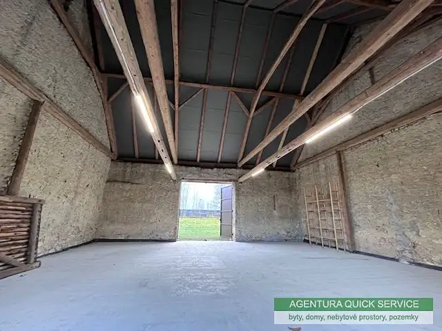 Pronájem skladového prostoru 133 m², Kněževes – náhled fotky 1