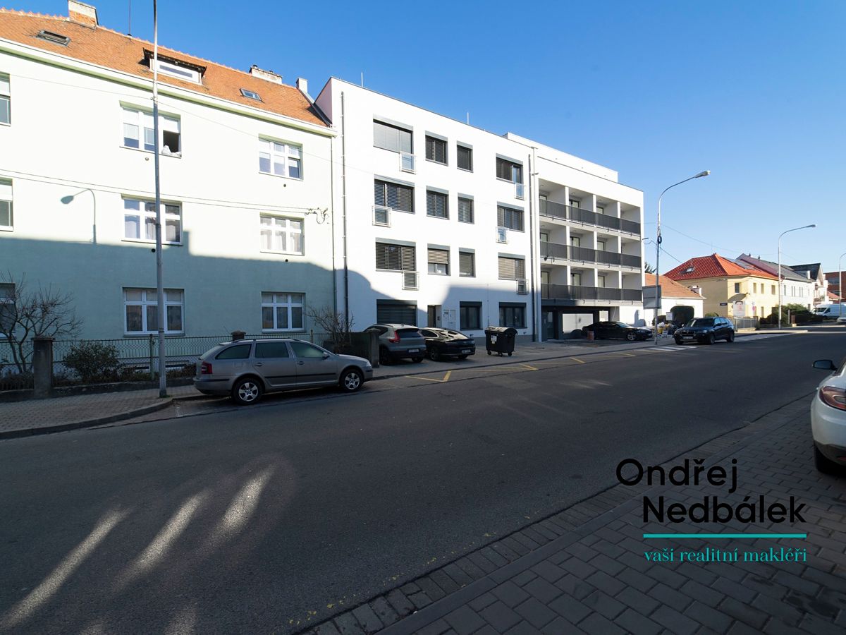Pronájem bytu 1+kk 33 m²