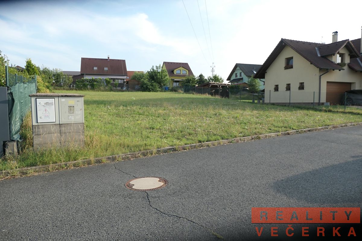 Prodej stavebního pozemku 898 m² – fotografie 3