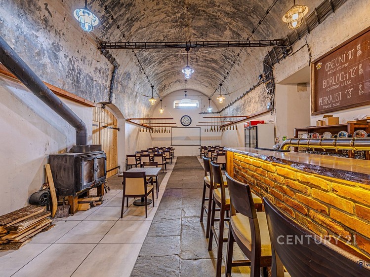 Prodej komerčního prostoru, 1 488 m² (9 z 23)