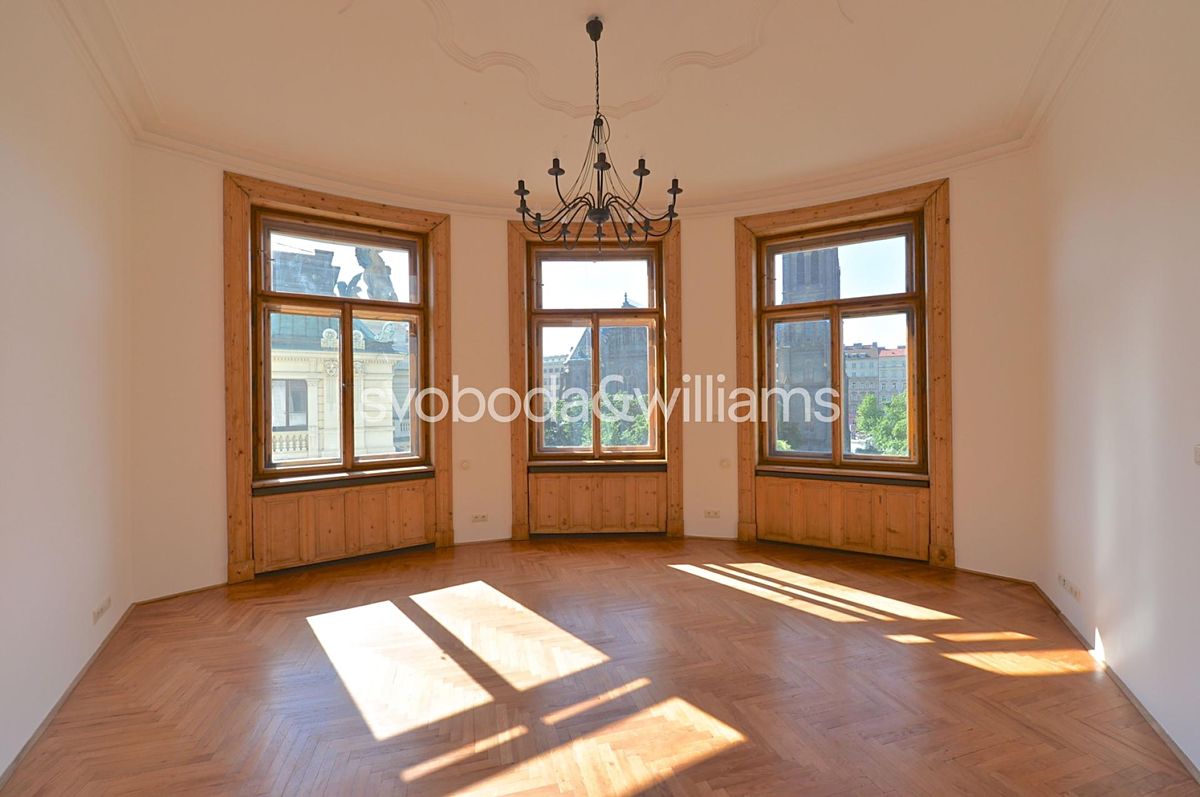 Pronájem bytu 6 pokojů a více 253 m²