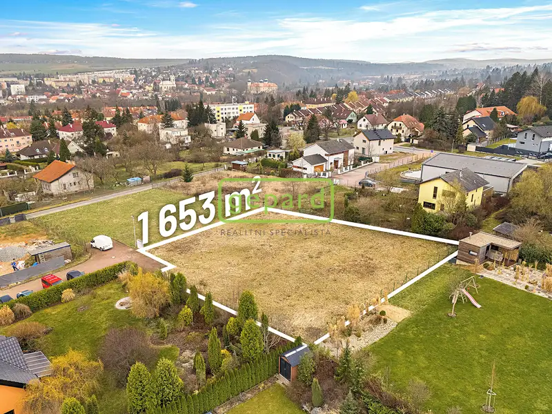 Prodej stavebního pozemku 1653 m², Mníšek pod Brdy – náhled fotky 2