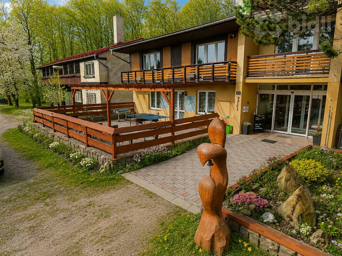 Prodej rodinného domu 860 m², pozemek 1316 m² – fotografie 2