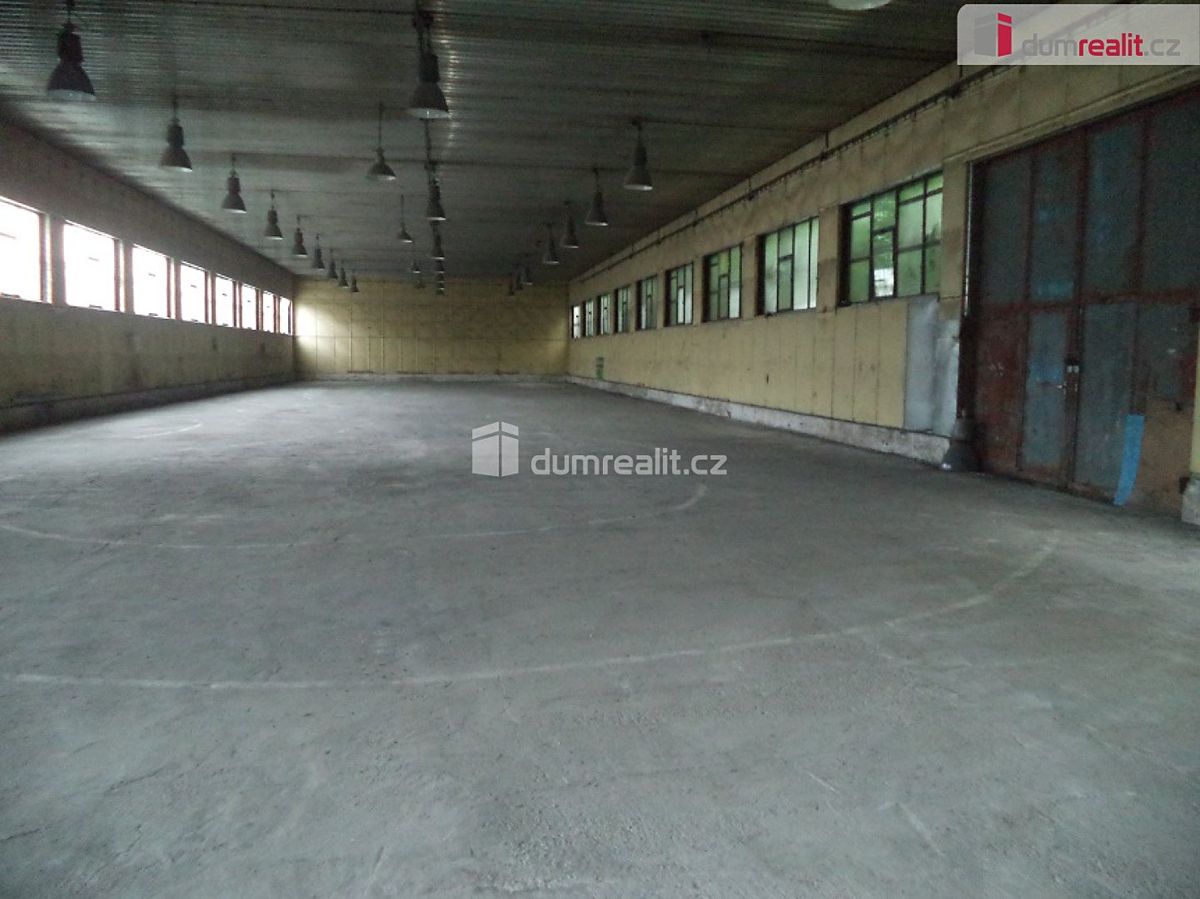 Pronájem skladového prostoru 958 m² – fotografie 3