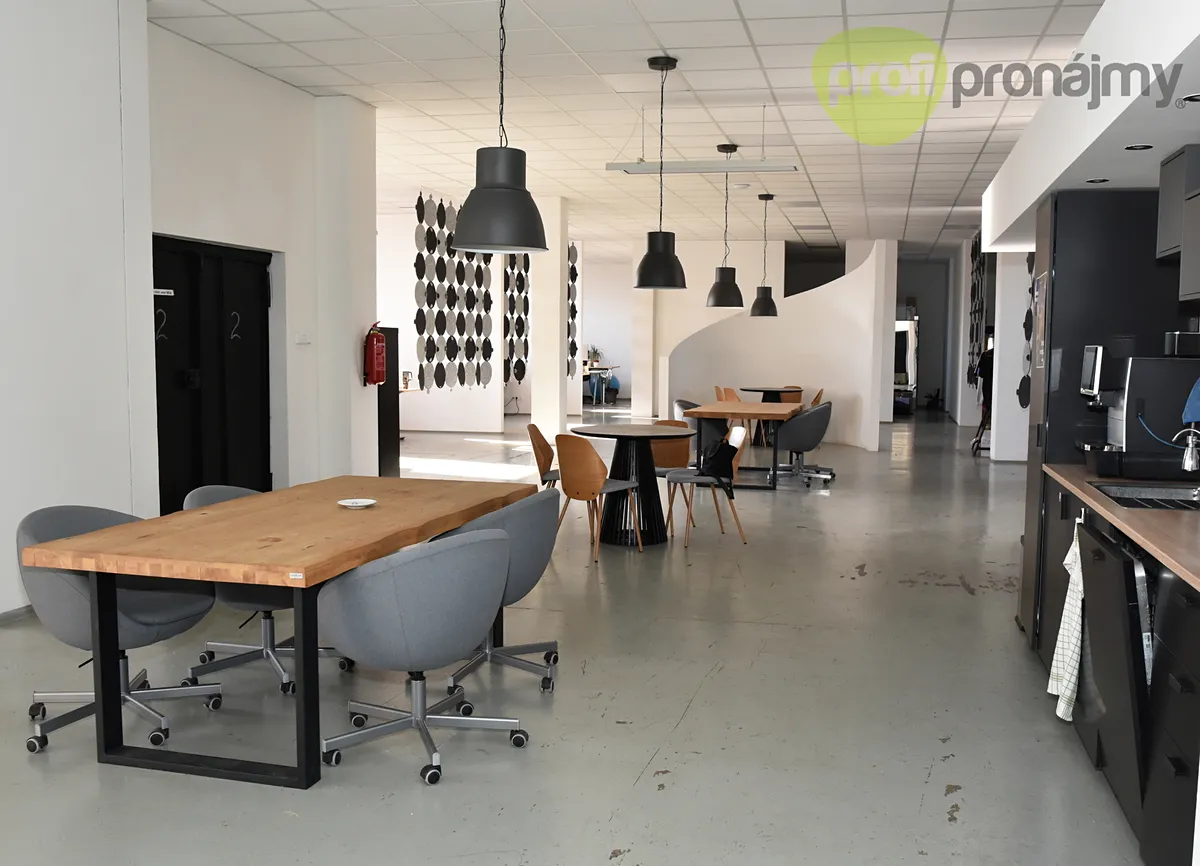 Pronájem výrobní haly, prostoru 701 m²