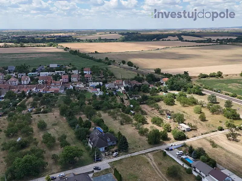 Prodej stavebního pozemku 2428 m², Vojkovice – náhled fotky 3