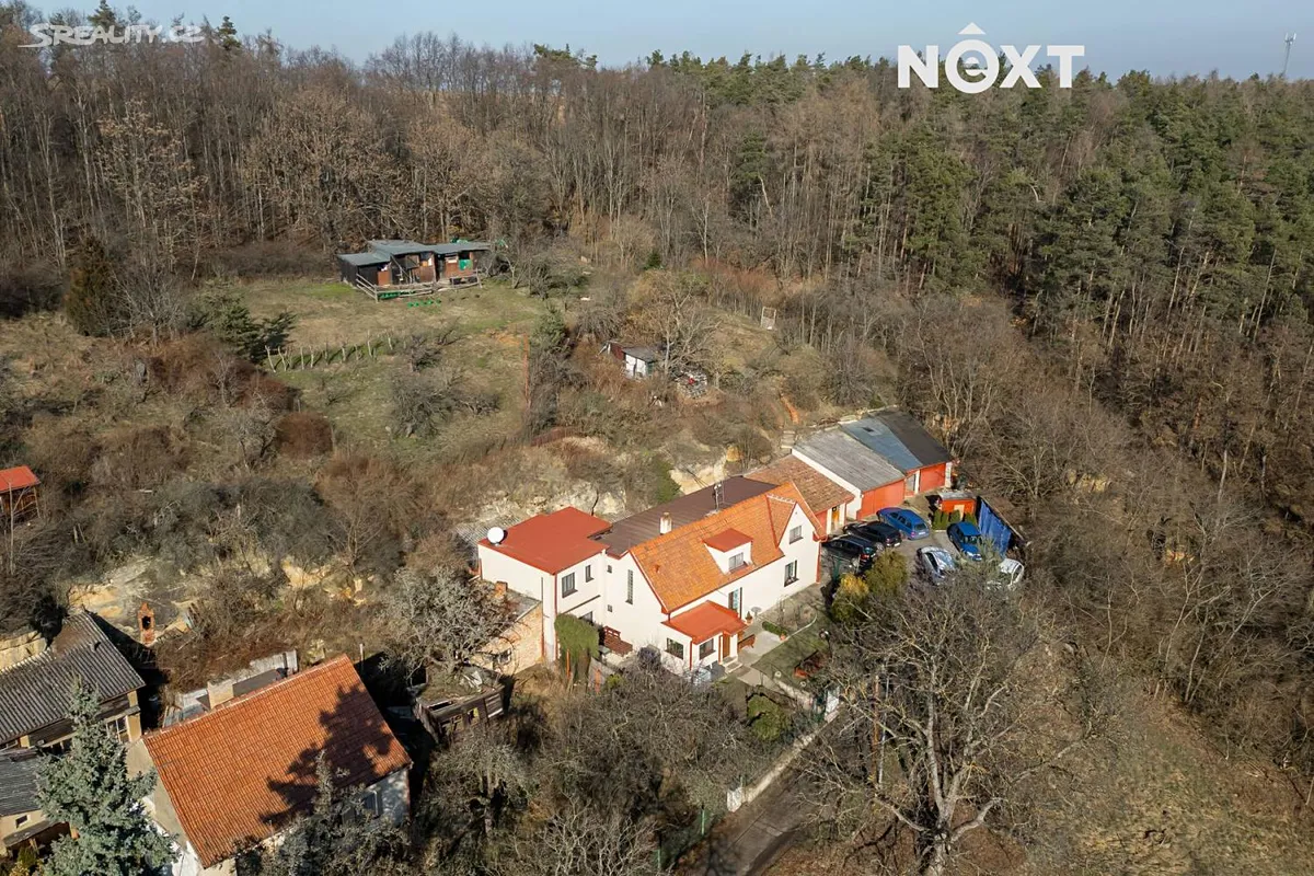 Prodej rodinného domu 200 m², pozemek 2444 m², Praha
