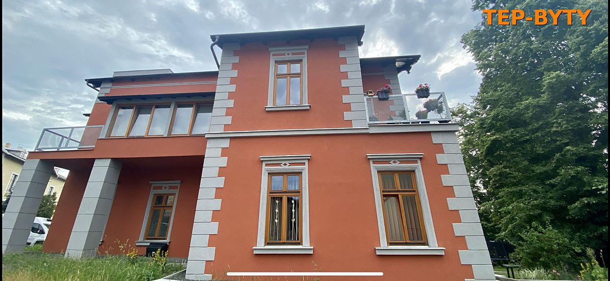 Prodej vily 900 m², pozemek 300 m² – fotografie 2