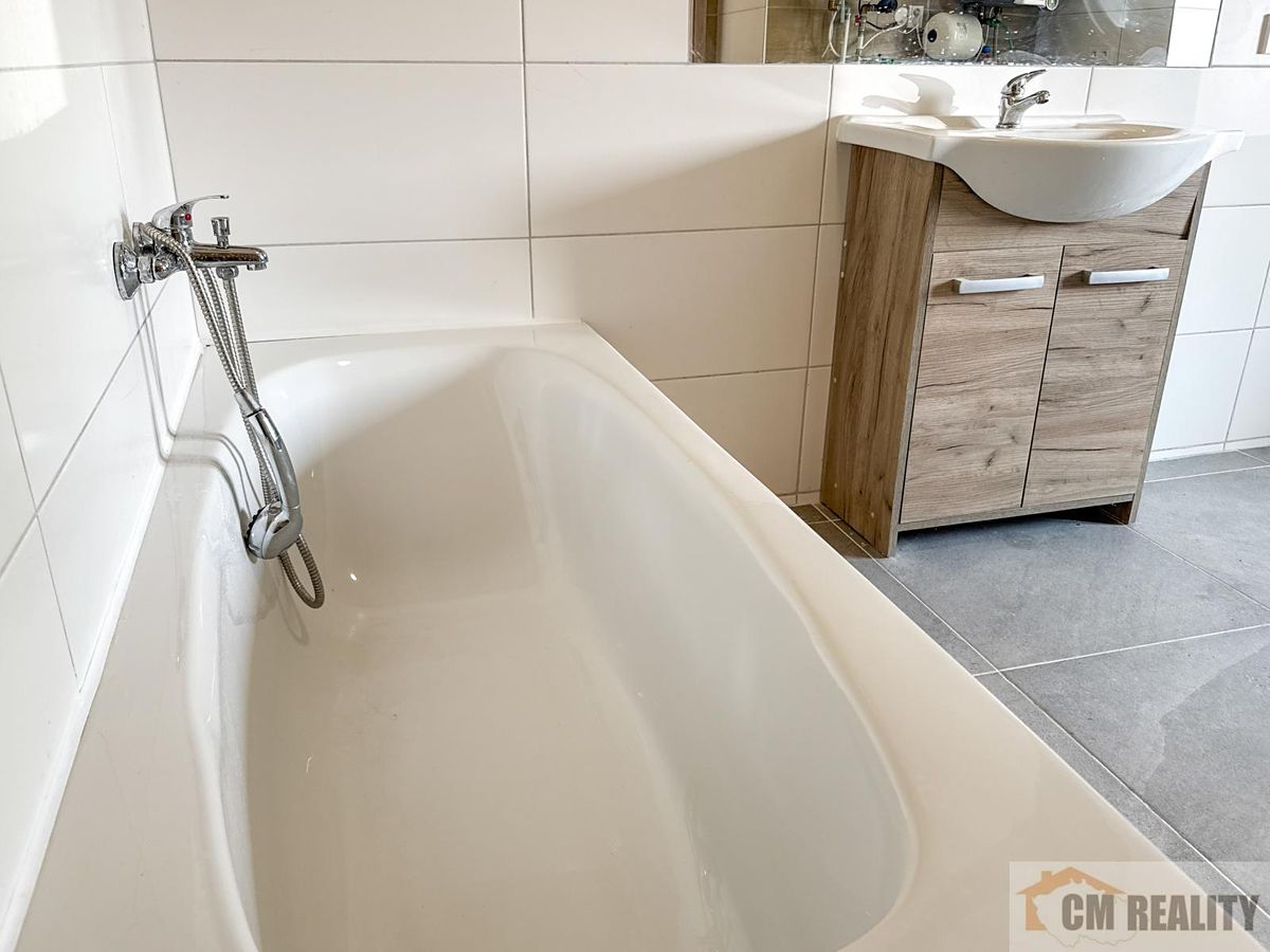 Prodej rodinného domu 182 m², pozemek 284 m² – fotografie 3