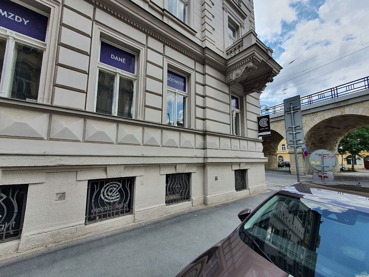 Pronájem obchodního prostoru 130 m² – fotografie 3