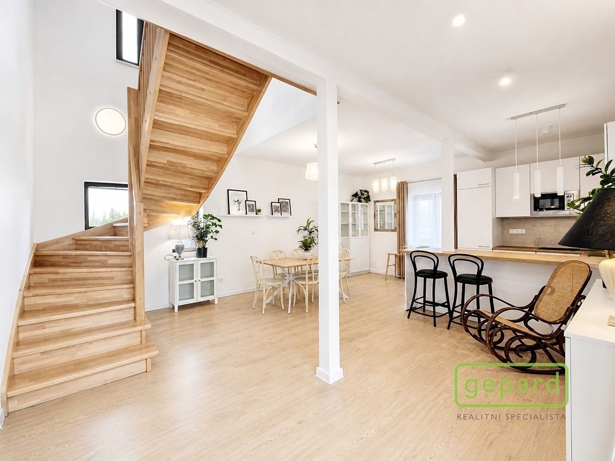 Prodej rodinného domu 175 m², pozemek 390 m² – fotografie 3