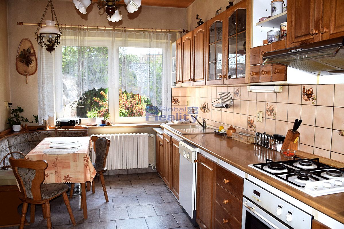 Prodej vily 340 m², pozemek 366 m² – fotografie 2
