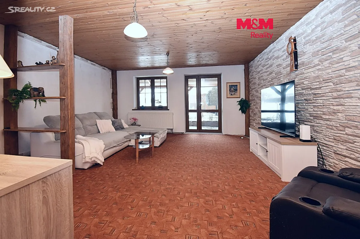 Prodej rodinného domu 320 m², pozemek 2079 m²