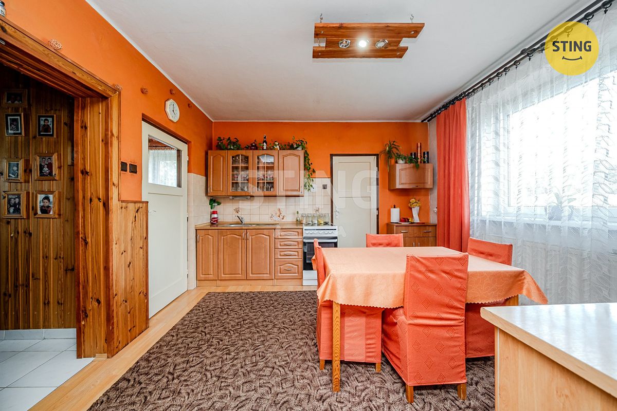 Prodej rodinného domu 150 m², pozemek 920 m² – fotografie 5