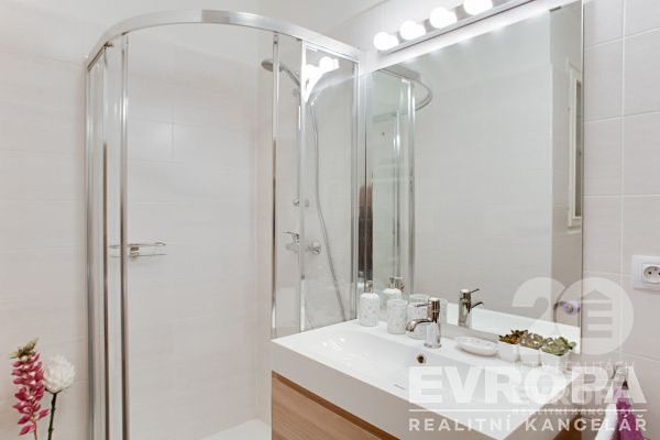 Pronájem bytu 2+kk 74 m² – fotografie 4