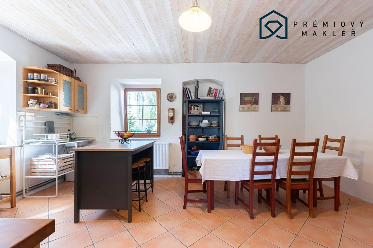 Prodej rodinného domu 200 m², pozemek 1287 m² – fotografie 5