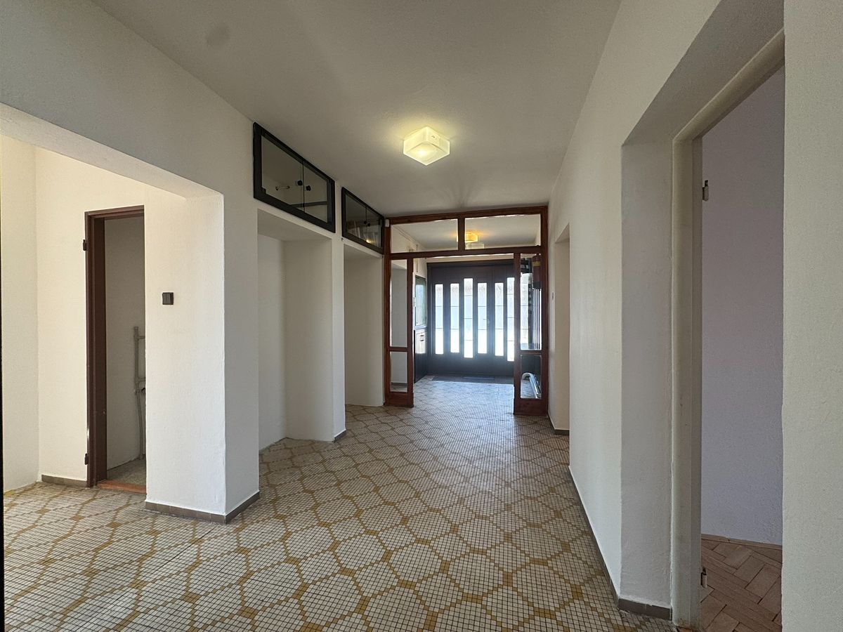 Prodej rodinného domu 214 m², pozemek 1328 m² – fotografie 5