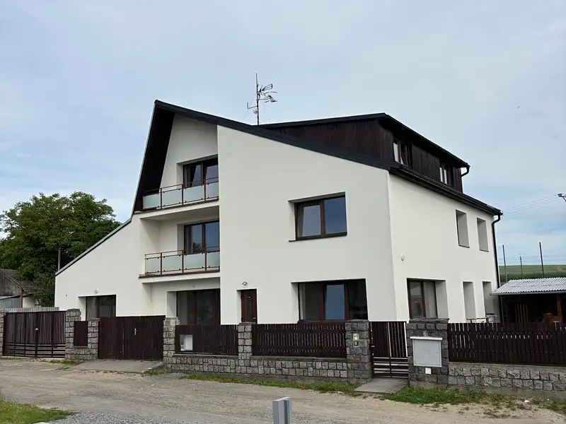 Pronájem bytu 3+1 150 m², Olomouc – náhled fotky 1