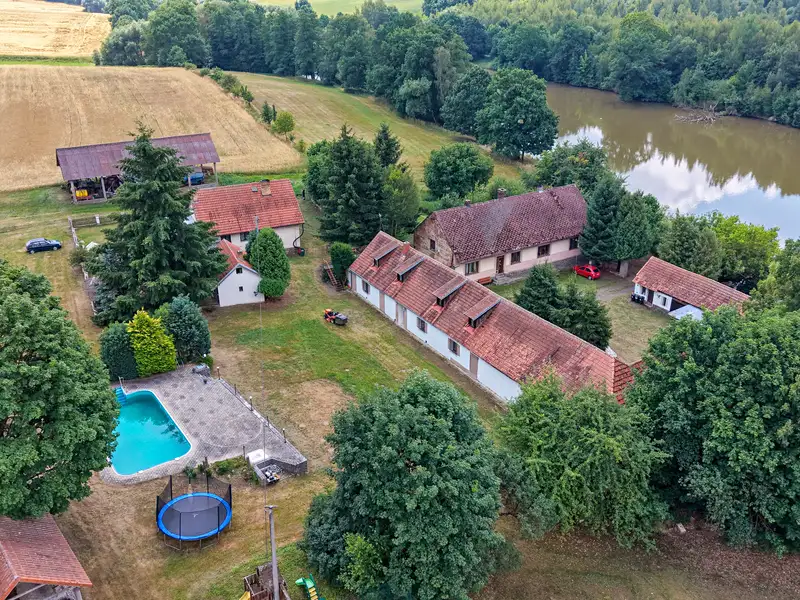 Prodej zemědělské usedlosti 550 m², pozemek 378010 m², Neveklov – náhled fotky 1