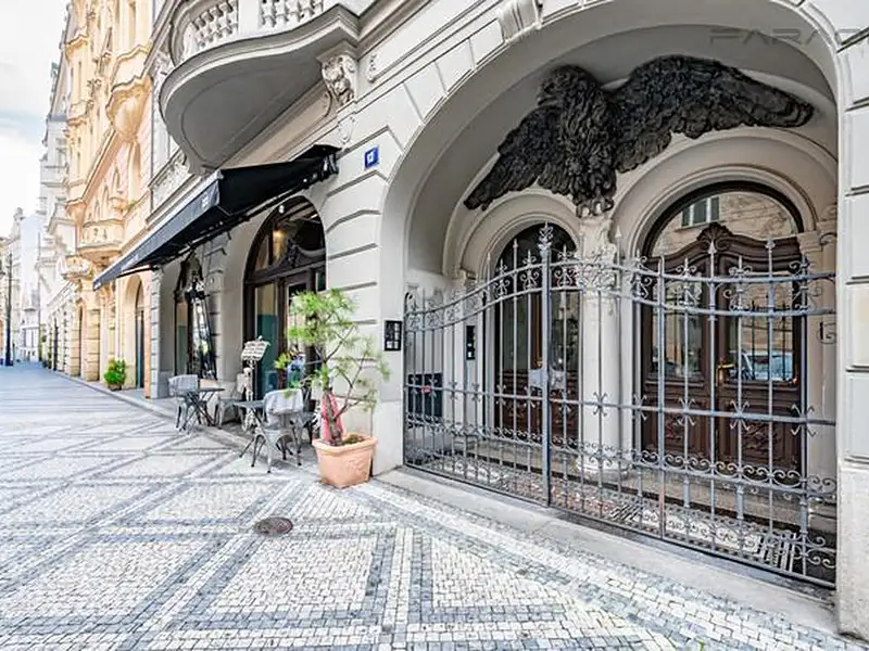 Pronájem bytu 3+1 154 m², Praha – náhled fotky 1