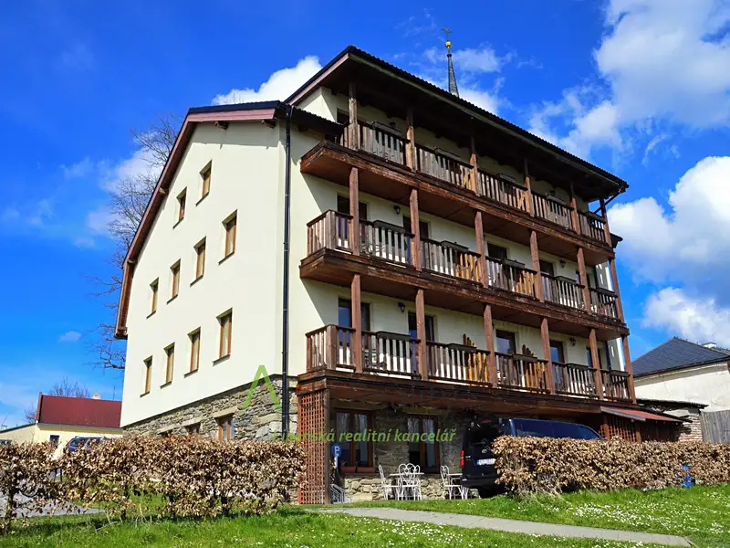 Prodej rodinného domu 525 m², pozemek 244 m², Frymburk – náhled fotky 2