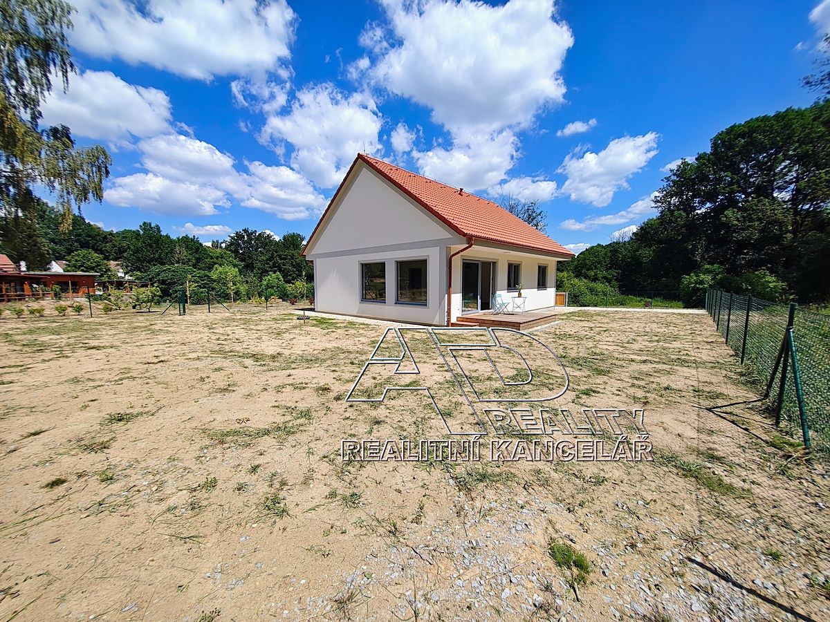 Prodej rodinného domu 91 m², pozemek 939 m² – fotografie 3