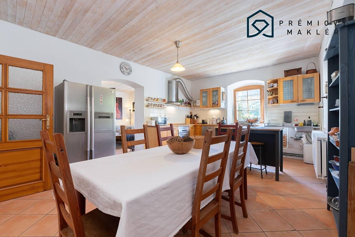 Prodej rodinného domu 200 m², pozemek 1287 m² – fotografie 3