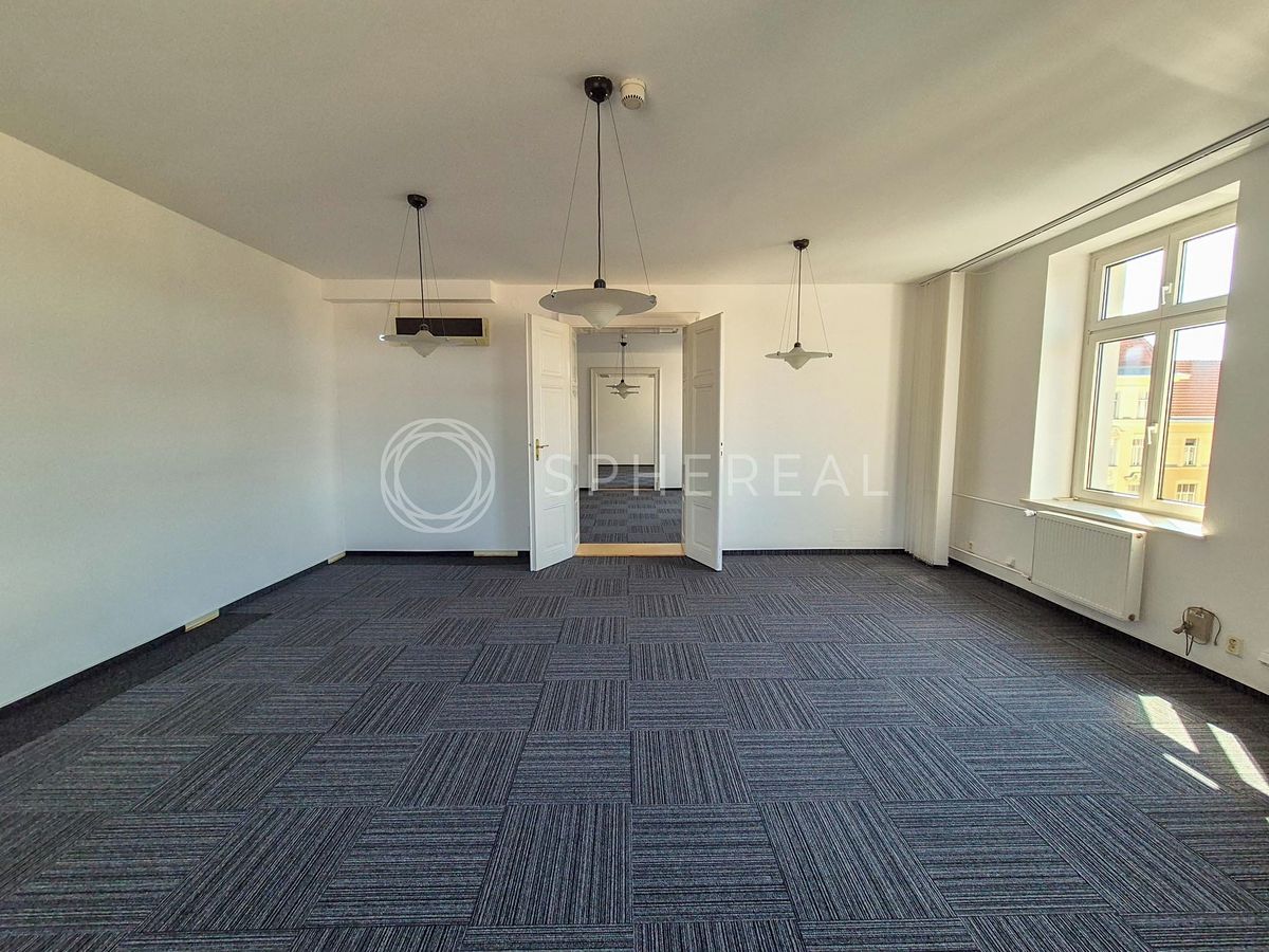 Pronájem kanceláře 528 m² – fotografie 2