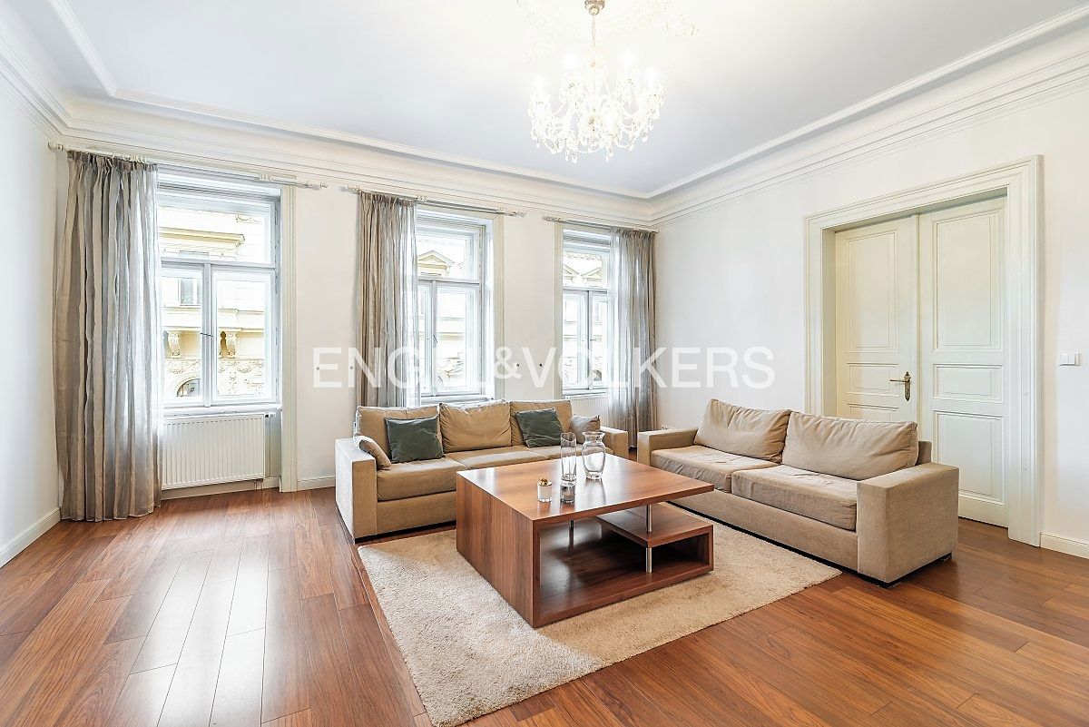 Pronájem bytu 4+1 154 m²