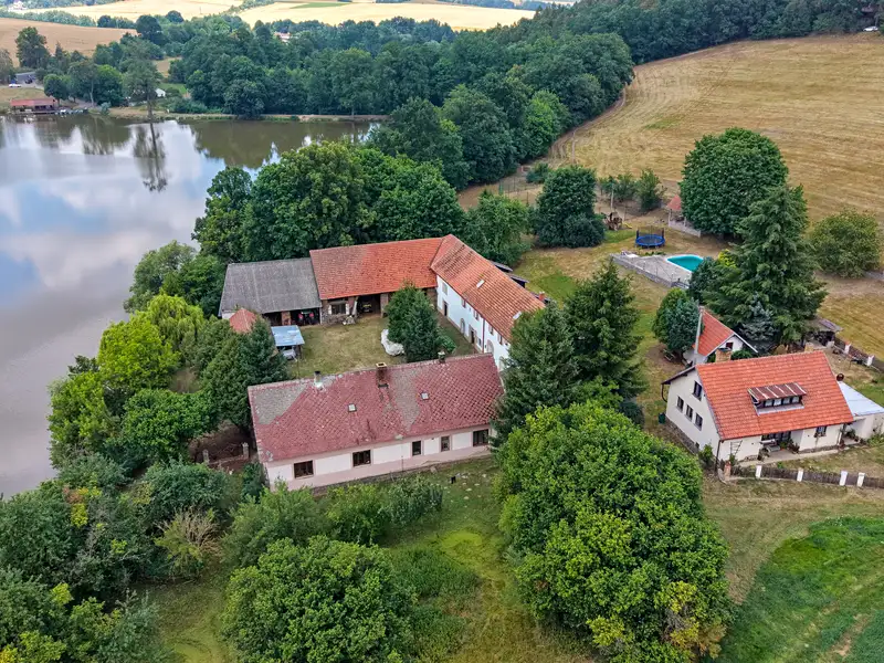 Prodej zemědělské usedlosti 550 m², pozemek 378010 m², Neveklov – náhled fotky 2