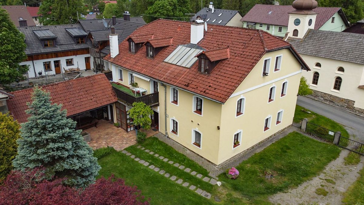 Prodej rodinného domu 550 m², pozemek 700 m² – fotografie 3