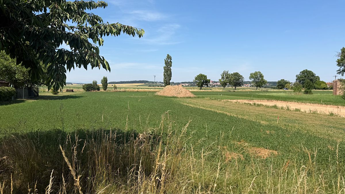 Prodej stavebního pozemku 1309 m² – fotografie 2