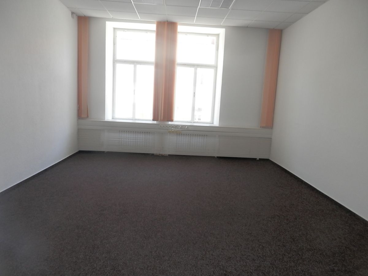 Pronájem kanceláře 31 m² – fotografie 3