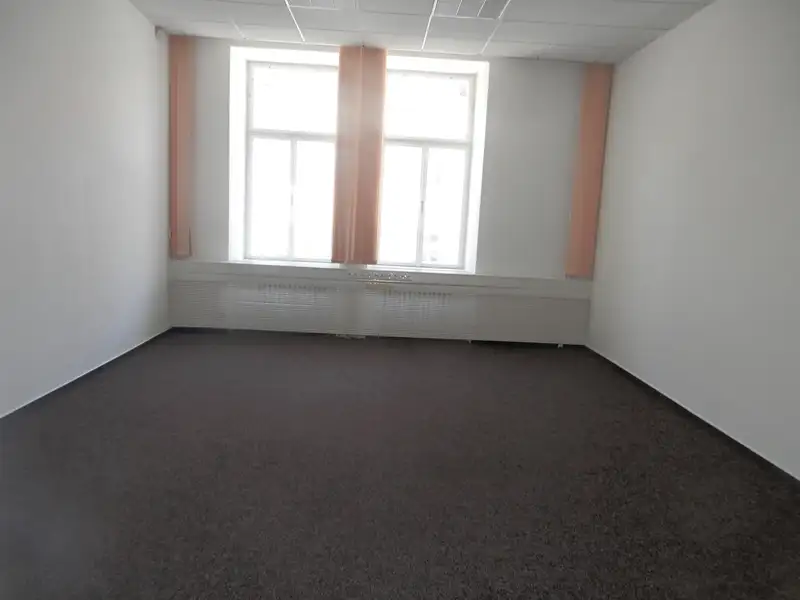 Pronájem kanceláře 31 m², Hradec Králové – náhled fotky 3