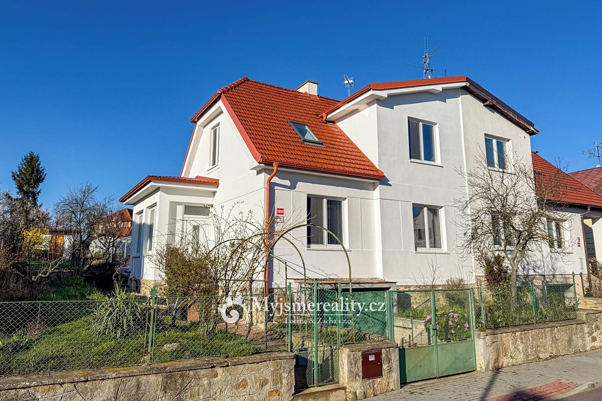 Prodej rodinného domu 215 m², pozemek 484 m² – fotografie 5