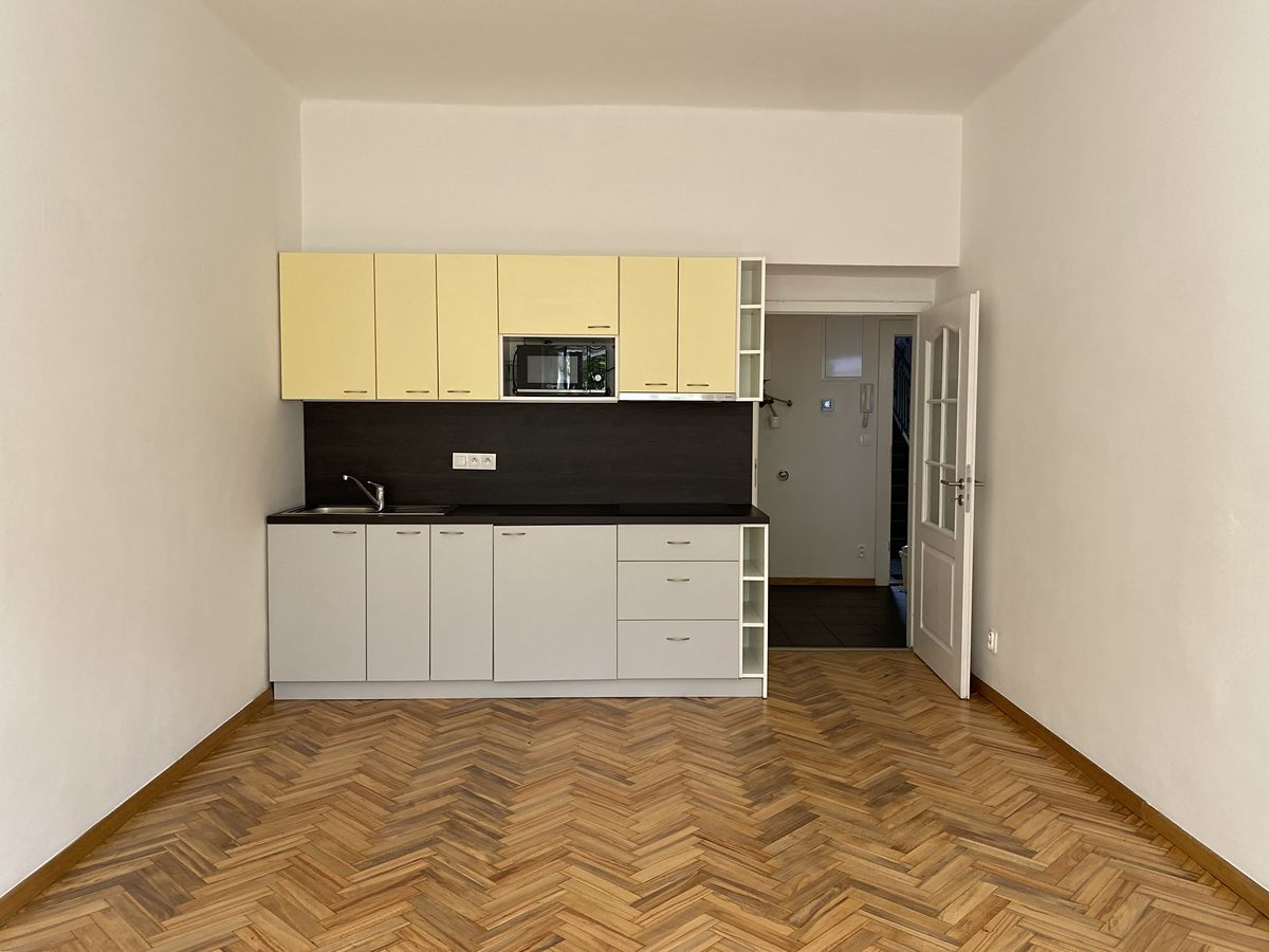 Pronájem bytu 2+kk 51 m² – fotografie 2