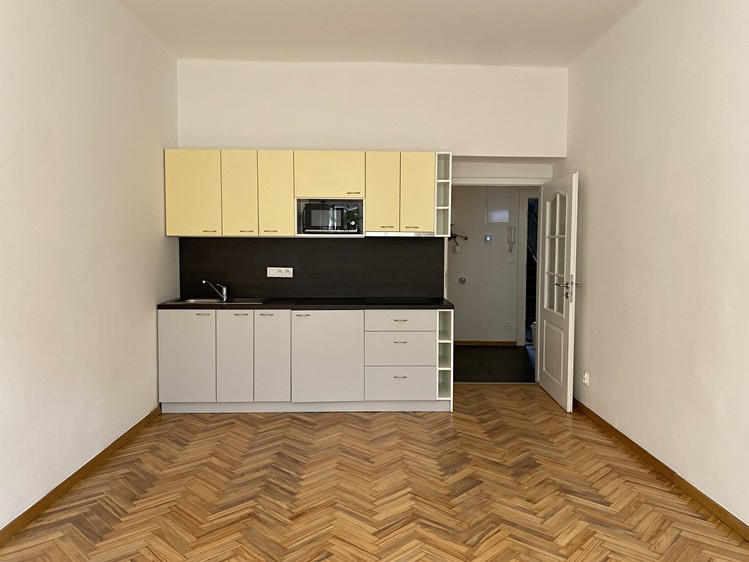 Pronájem bytu 2+kk, 51 m² (2 z 14)