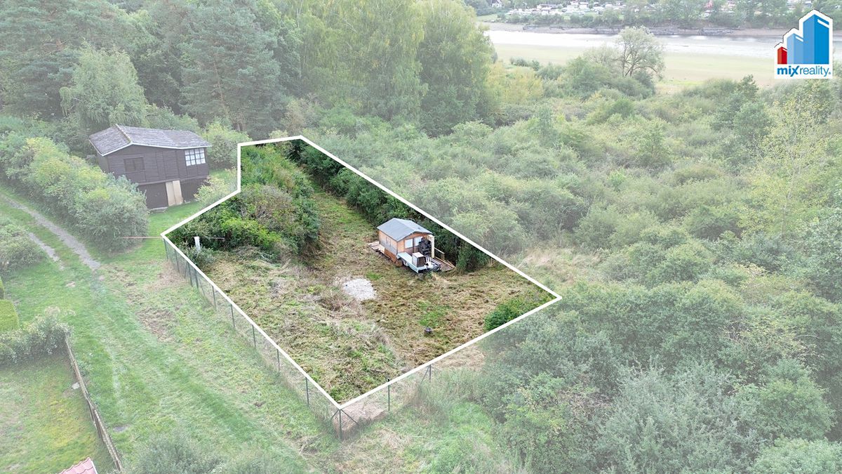 Prodej stavebního pozemku 710 m² – fotografie 2