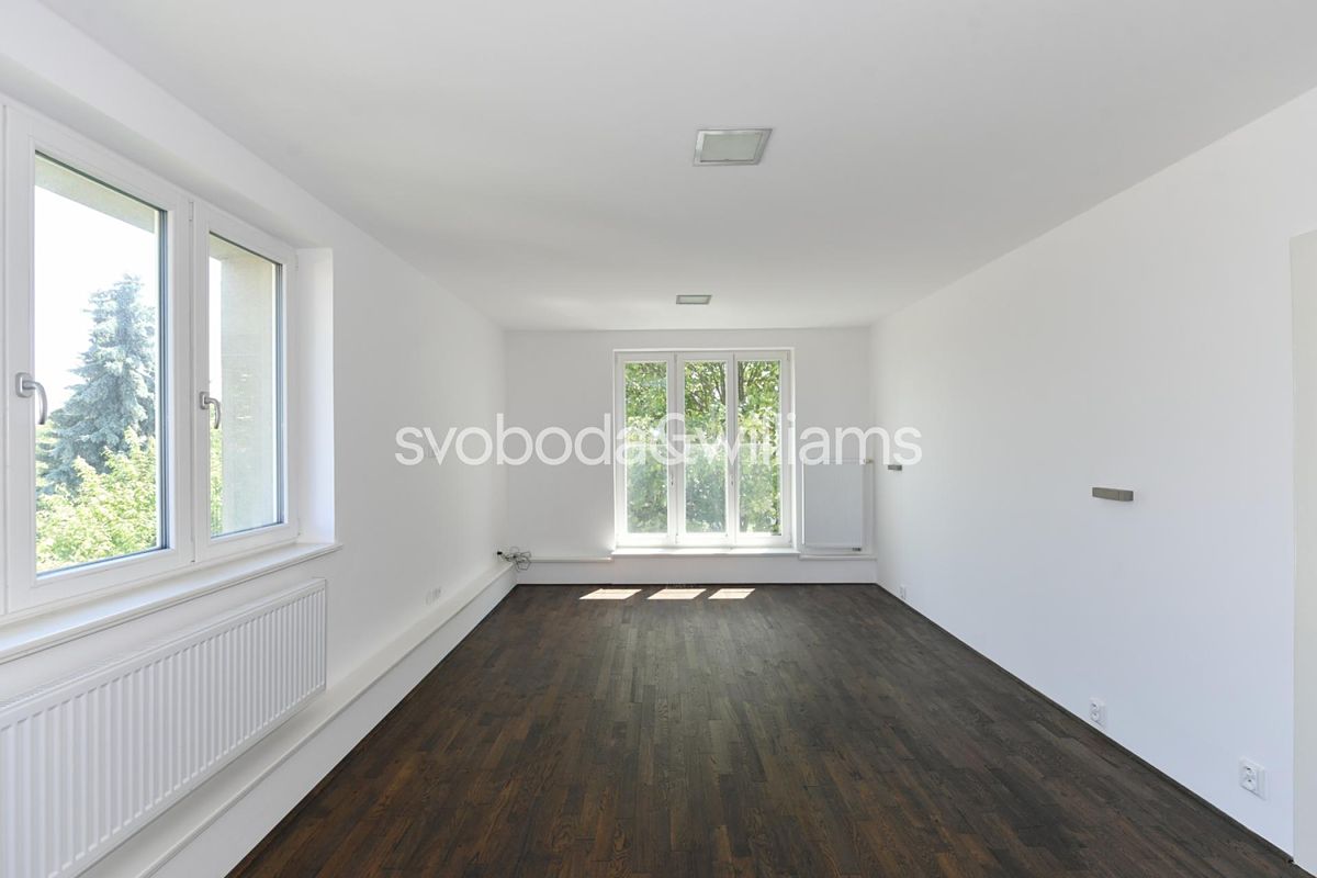Pronájem rodinného domu 278 m², pozemek 378 m² – fotografie 2