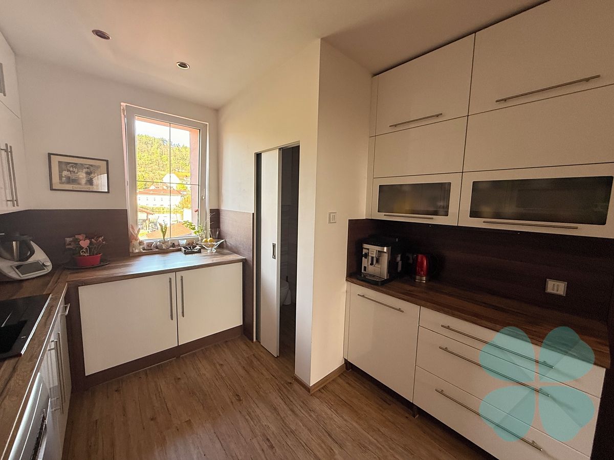 Prodej rodinného domu 220 m², pozemek 449 m² – fotografie 4