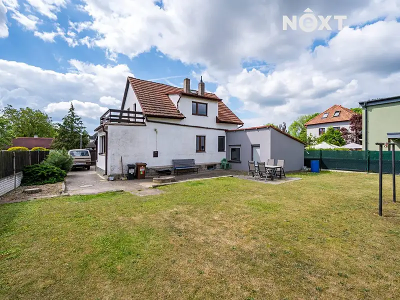 Prodej rodinného domu 175 m², pozemek 688 m², Praha – náhled fotky 2