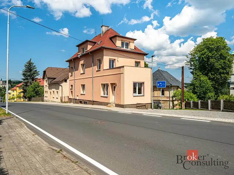 Prodej rodinného domu 185 m², pozemek 160 m², Plesná – náhled fotky 1