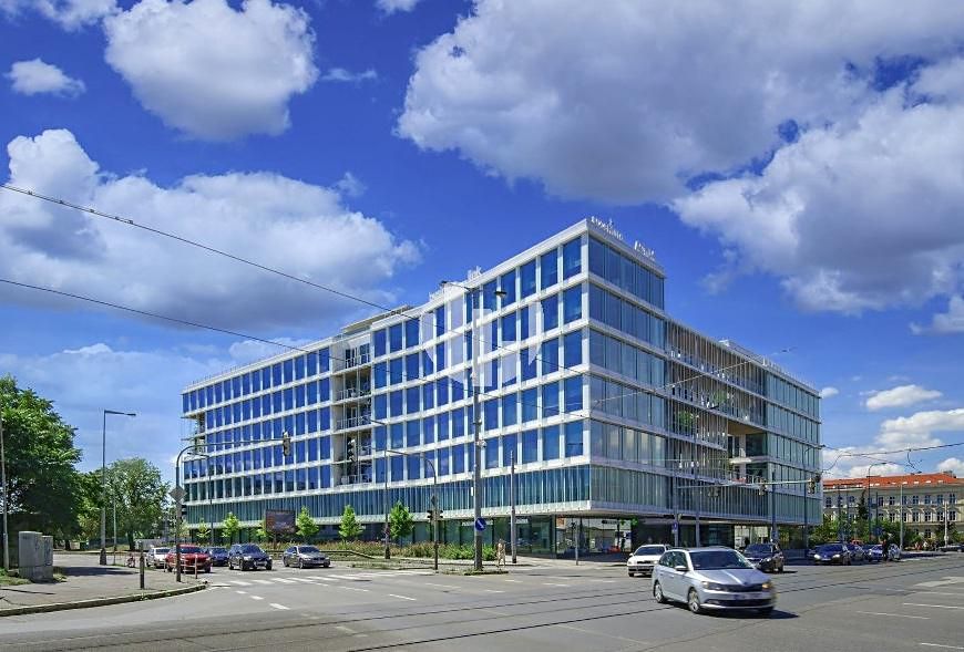 Pronájem kanceláře 648 m²