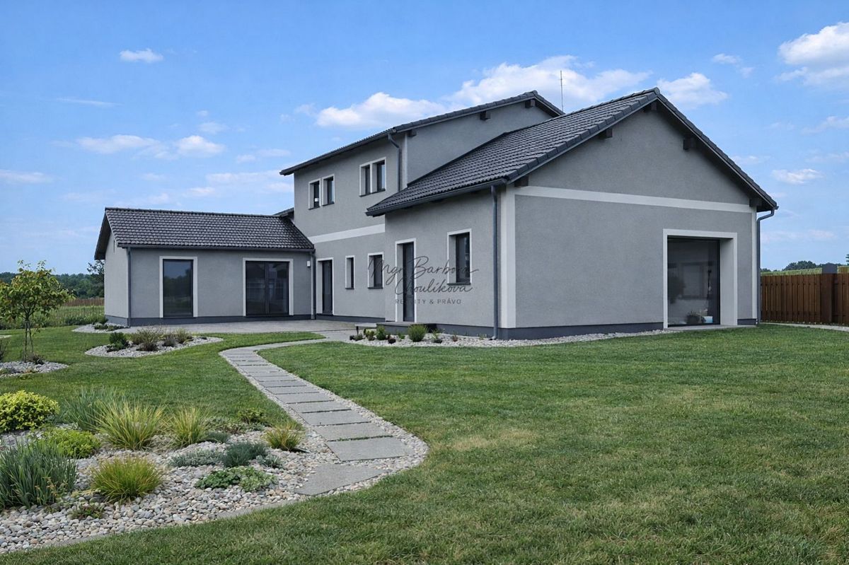 Prodej rodinného domu 290 m², pozemek 922 m²