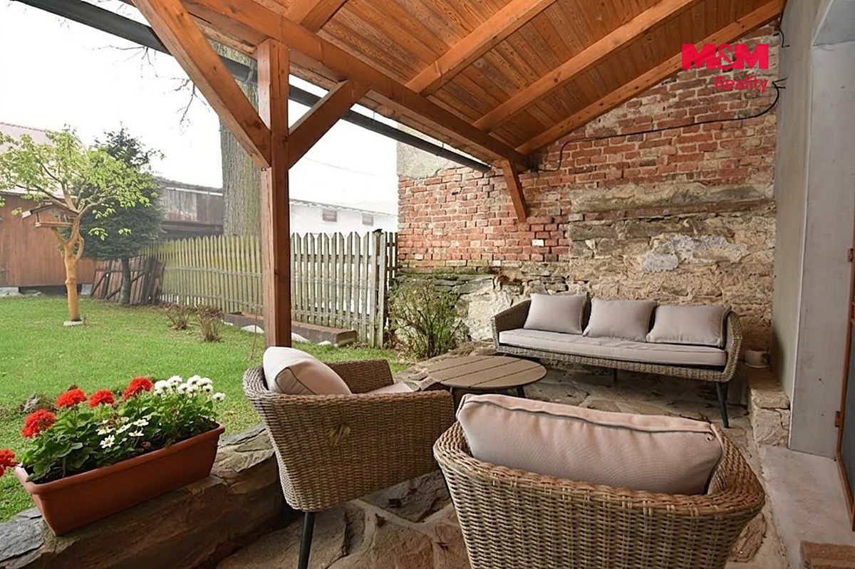 Prodej rodinného domu 320 m², pozemek 2079 m² – fotografie 2
