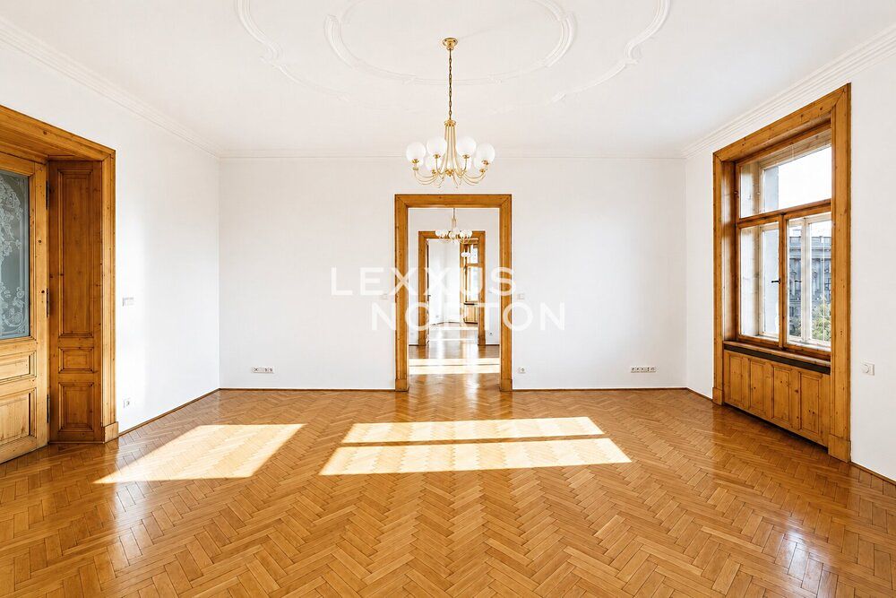 Pronájem bytu 6 pokojů a více 255 m²