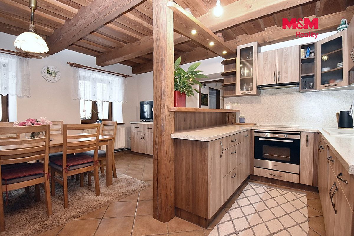 Prodej rodinného domu 320 m², pozemek 2079 m² – fotografie 5