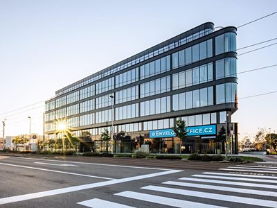 Pronájem kanceláře 2800 m²