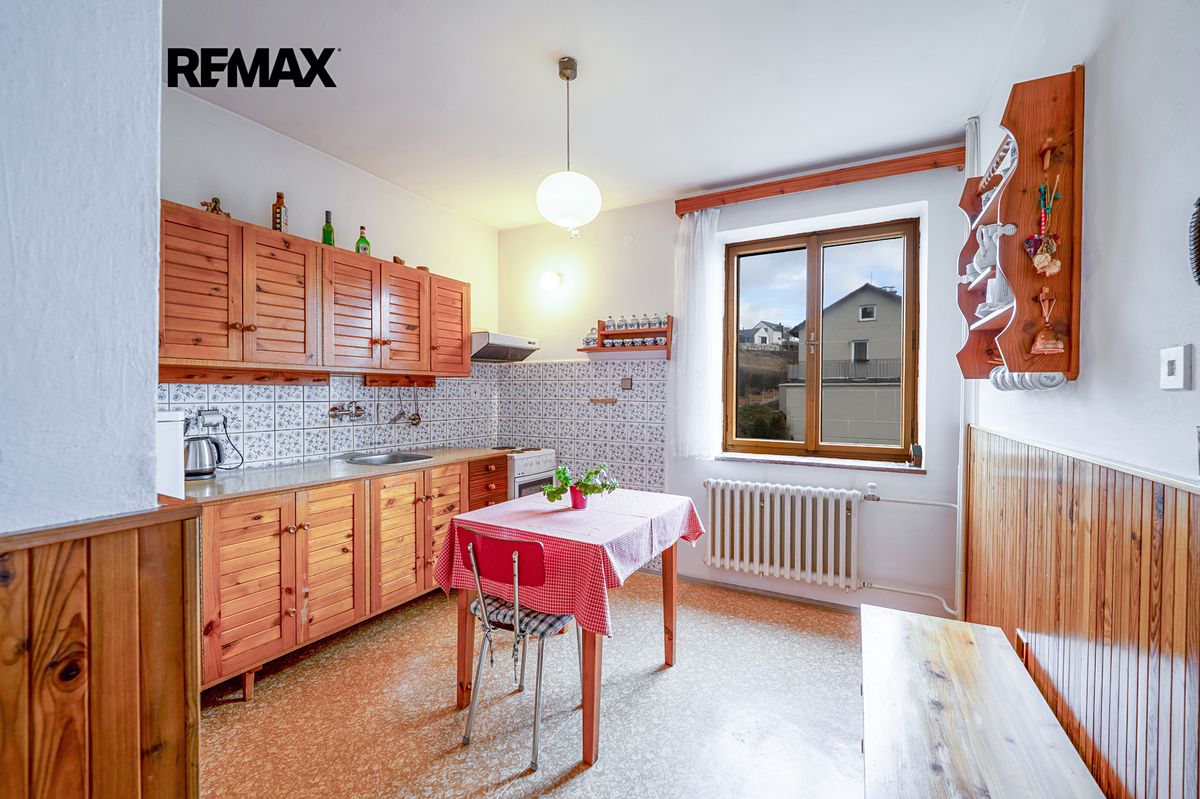Prodej rodinného domu 210 m², pozemek 142 m² – fotografie 5